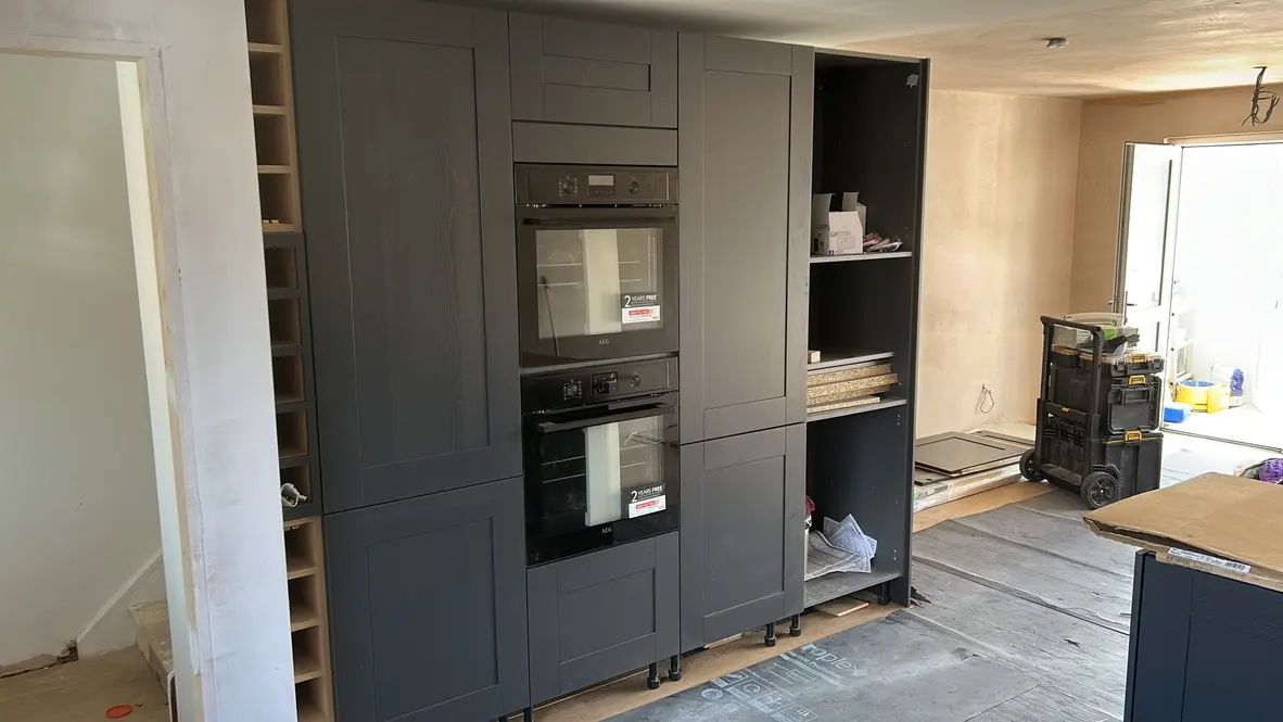 Full-height charcoal shaker bank with two built-in ovens and a wine rack
