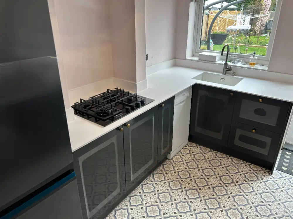 Navy shaker units with a gas hob and patterned tiles